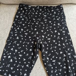 Women's Hollister Floral Biker Shorts XS Black and White Flowers